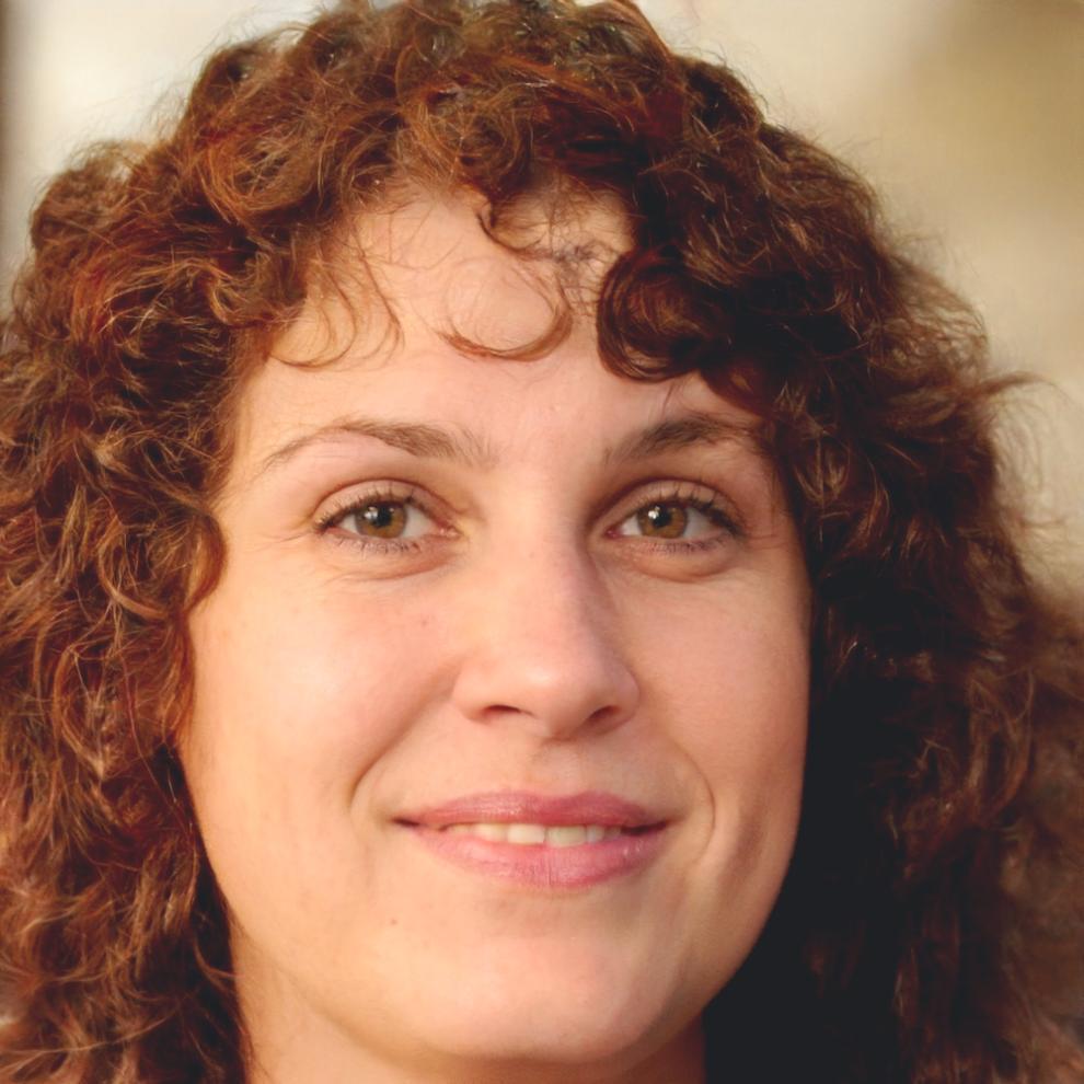 Portrait de Marie-Claire Dubois, cliente satisfaite